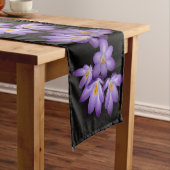 Lila Crocus Kurz Table Runner Kurzer Tischläufer (Beispiel)