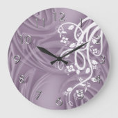 Lila Curlen mit Filigrel und Blütenblättern Große Wanduhr (Vorderseite)