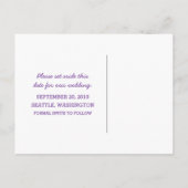 Lila D20 Würfel Save the Date Postkarte (Rückseite)