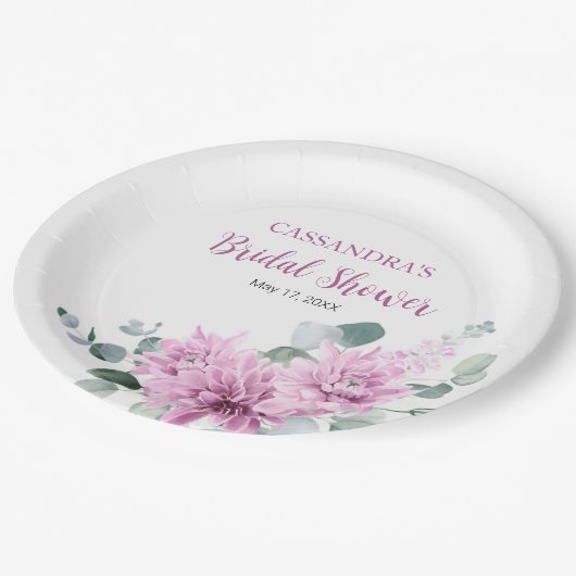 Lila Dahlia Eukalyptus Grünes Brautparty Pappteller (Schrägansicht)