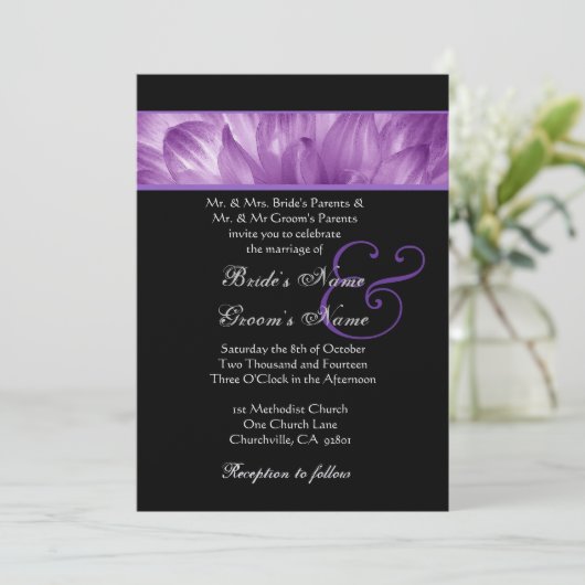 Lila Dahlia Petals Hochzeitsmetallic Einladung (Stehend Vorderseite)