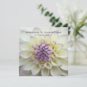 Lila Dahlie • Hochzeits-Einladung Einladung (Stehend Vorderseite)