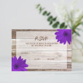 Lila Daisy Barn Wood Wedding RSVP Response Card (Stehend Vorderseite)