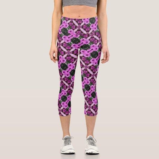 Lila Daisy-Blume Abstraktes Design Capri Leggings (Vorderseite)