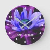 Lila Daisy Blume Art Runde Wanduhr (Vorderseite)