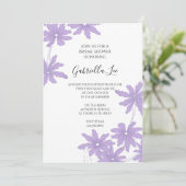Lila Daisy-Blume auf weißem Brautparty Einladung (Stehend Vorderseite)