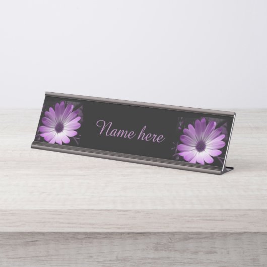 Lila Daisy-Blume-benutzerdefiniertes Schreibtischz Schreibtischnamensplakette (Vorderseite )