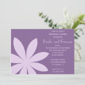 Lila Daisy Blume Hochzeit Probe Dinner Einladung (Stehend Vorderseite)