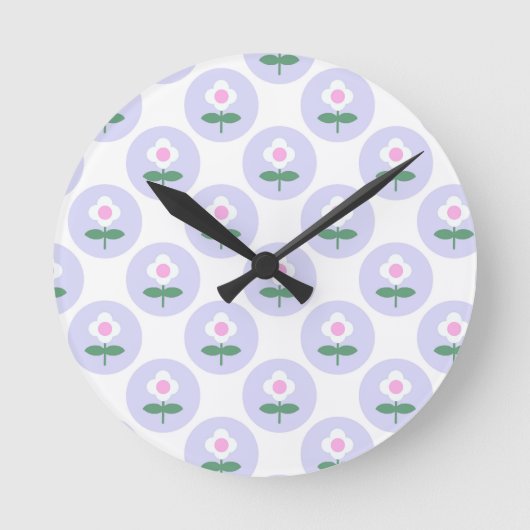 Lila Daisy Blume Kinderdusche im Bloom Party Runde Wanduhr (Vorderseite)