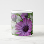 Lila Daisy Jumbo-Tasse (Vorderseite)