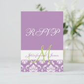 Lila Damask Monogram Foto Wedding RSVP (Stehend Vorderseite)