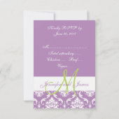 Lila Damask Monogram Foto Wedding RSVP (Rückseite)