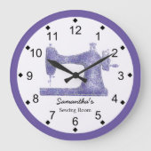 Lila Damaskus-Nähmaschine Große Wanduhr (Vorderseite)