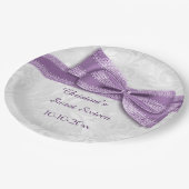 Lila Damast 16. Geburtstag und Imitat-Bogen Pappteller (Schrägansicht)