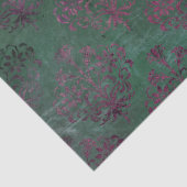 Lila Damast auf ausgeblendetem grünen Hintergrund Seidenpapier (Detail)