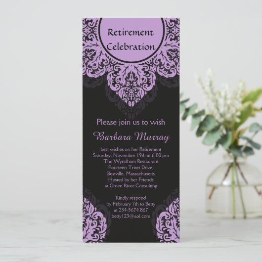 Lila Damast auf schwarzem Ruhestands-Party laden Einladung (Stehend Vorderseite)