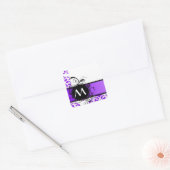 Lila Damastmuster und Monogramm Quadratischer Aufkleber (Umschlag)