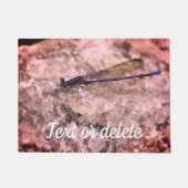 Lila Damselfly auf dem Quarzfelsen Personalisiert Fußmatte (Vorderseite)