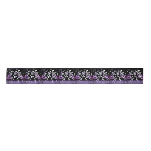 Lila Dancing Skeletons Gothic Wedding Satinband (Vorderseite)