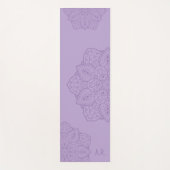 Lila dekoratives Mandala mit Initialen Yogamatte (Vorderseite)