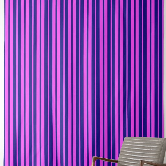 Lila Design der Streifen Stoff