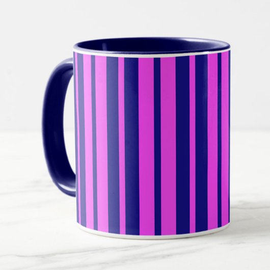 Lila Design der Streifen Tasse