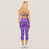 Lila Diamant-y-Abstraktes Muster Capri Leggings (Rückseite)