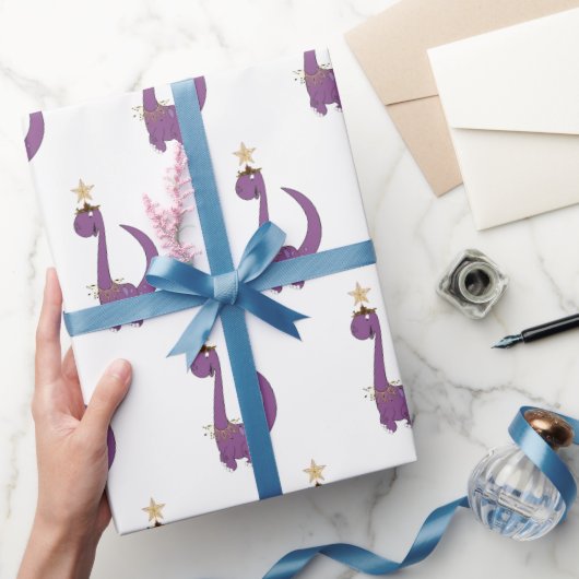Lila Dino mit seinem Weihnachtsstar Geschenkpapier (Schenken)