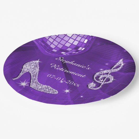 Lila Disco-Ball-und Heels-Ruhestand Pappteller (Schrägansicht)