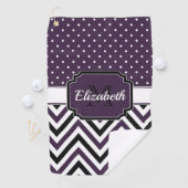 Lila Dots & Chevrons Golfhandtuch (Insitu)