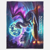 Lila Drache liest Buch Blaue Mond Fleecedecke (Vorderseite)