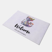 Lila Drache mit eleganter Krone Fußmatte (Schrägansicht)