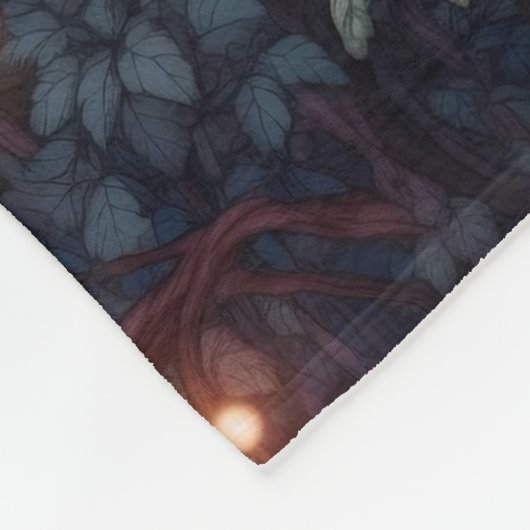 Lila Drachen in Bäumen Fleecedecke (Ecke)