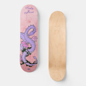 Lila Dragon auf rosa D-Markenbezeichnung Skateboard (Vorderseite)