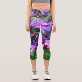 Lila Drehung und Shout Hydrangea-Blume Capri Leggings