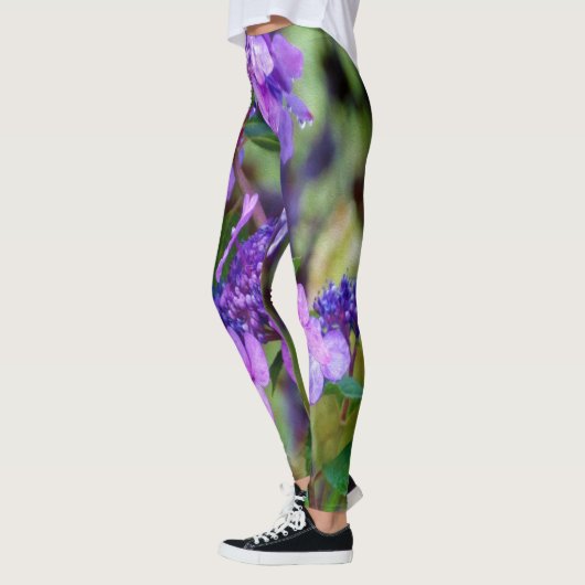 Lila Drehung und Shout Hydrangea-Blume Leggings (Links)