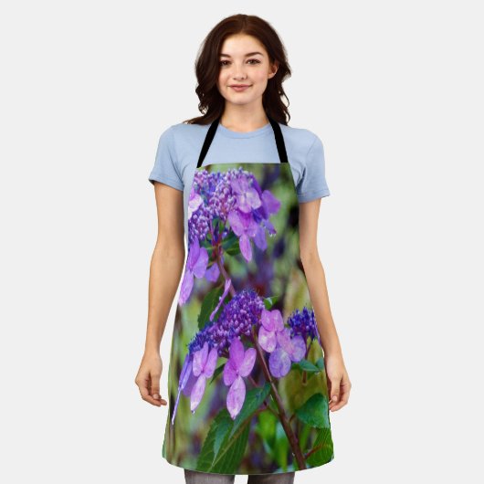 Lila Drehung und Shout Hydrangea-Blume Schürze (Getragen)