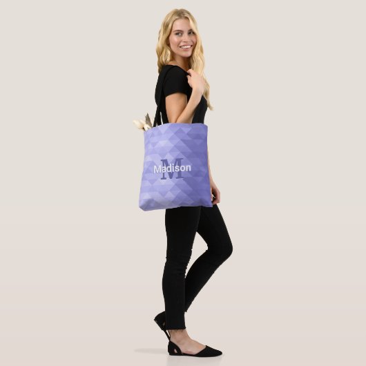 Lila Dreiecksquadrat Tasche (Am Model)