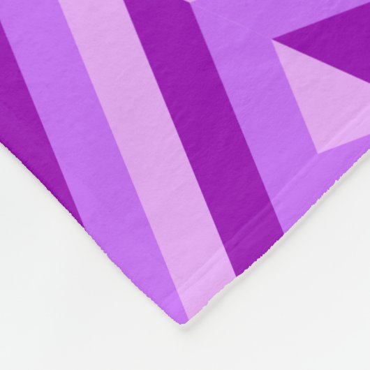 Lila Dreisteckenmuster Fleecedecke (Ecke)