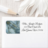 Lila Edelsteine aus Blaumarmor (Insitu)