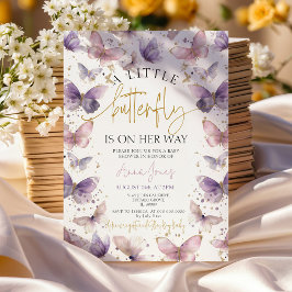 Lila Ein Babyschmetterling ist auf dem Weg zur Bab Einladung