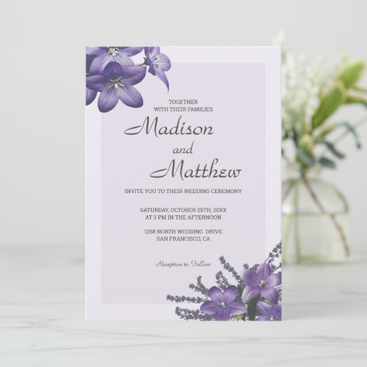 Lila Einladung zur Hochzeit von Campanula (Stehend Vorderseite)