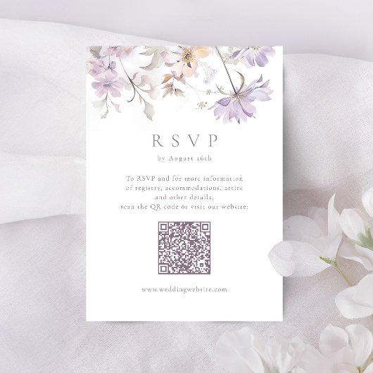 Lila elegante florale Boho-Hochzeit QR-Code RSVP Karte
