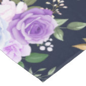 lila, eleganter, blumenschwarzer Boden Tischdecke (Schrägansicht)