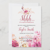 Lila elegantes Floral Surprise Party Einladung (Vorderseite)