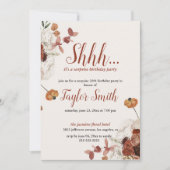 Lila elegantes Floral Surprise Party Einladung (Vorderseite)