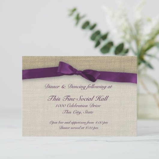Lila Empfang Ribbon und Burlap Einladung (Stehend Vorderseite)