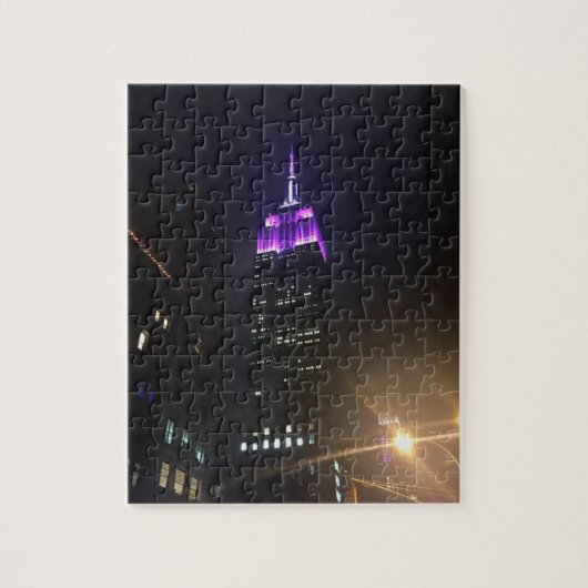 Lila Empire State Gebäude NYC New York City Puzzle (Vertikal)