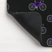 lila Fahrrad auf schwarz Mousepad (Ecke)
