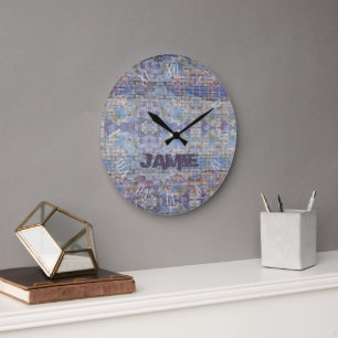 Lila Farben und blaue Straße Kunst, Dichtung und M Große Wanduhr